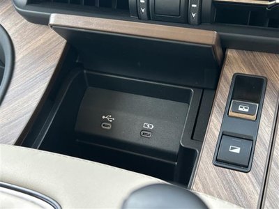 صورة مصغرة 17 لـ 2024 Lexus LM