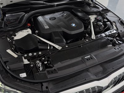2025 BMW 5 SERIES photo 7