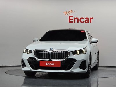 2025 BMW 5 SERIES photo 2
