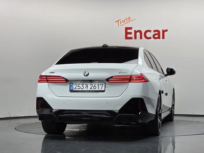 2025 BMW 5 SERIES photo 4