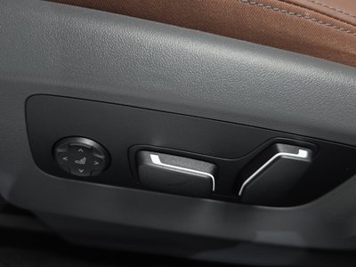 2025 BMW 5 SERIES thumbnail 30