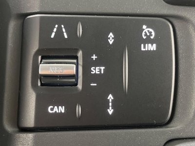 LAND ROVER DEFENDER - 8