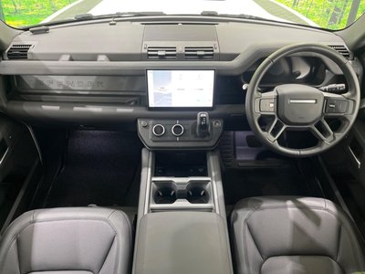 LAND ROVER DEFENDER - 2
