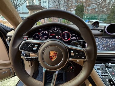 PORSCHE PANAMERA - 10