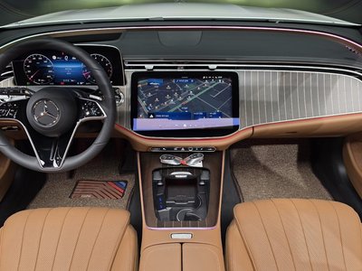 2025 Mercedes-BENZ E-CLASS photo 5
