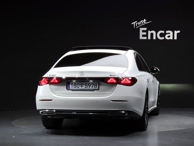 2025 Mercedes-BENZ E-CLASS photo 4