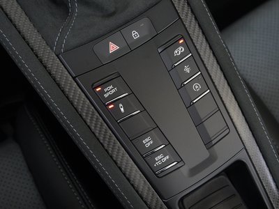 PORSCHE 718 SPYDER - 8