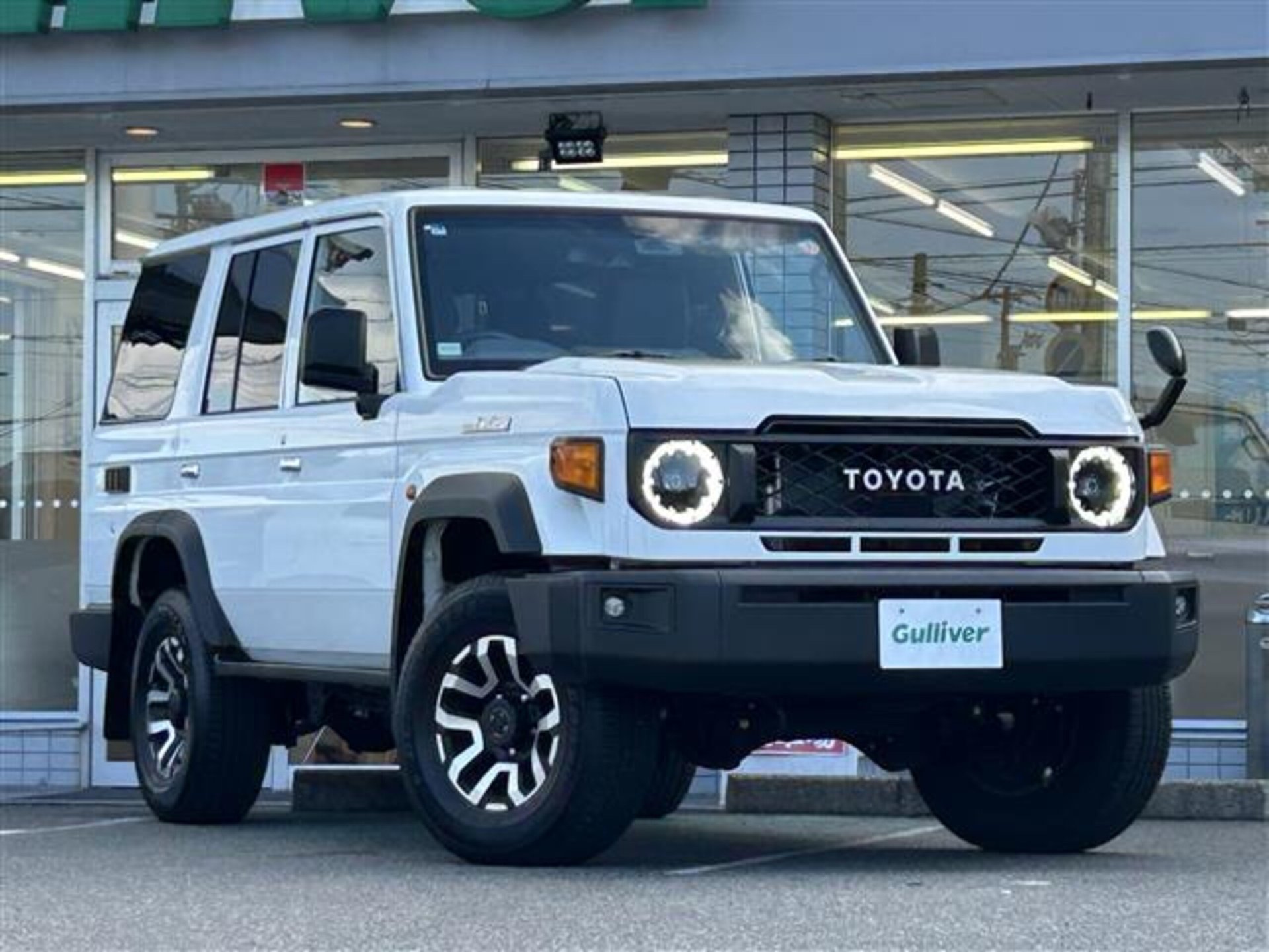 TOYOTA LAND CRUISER 70 - View 1