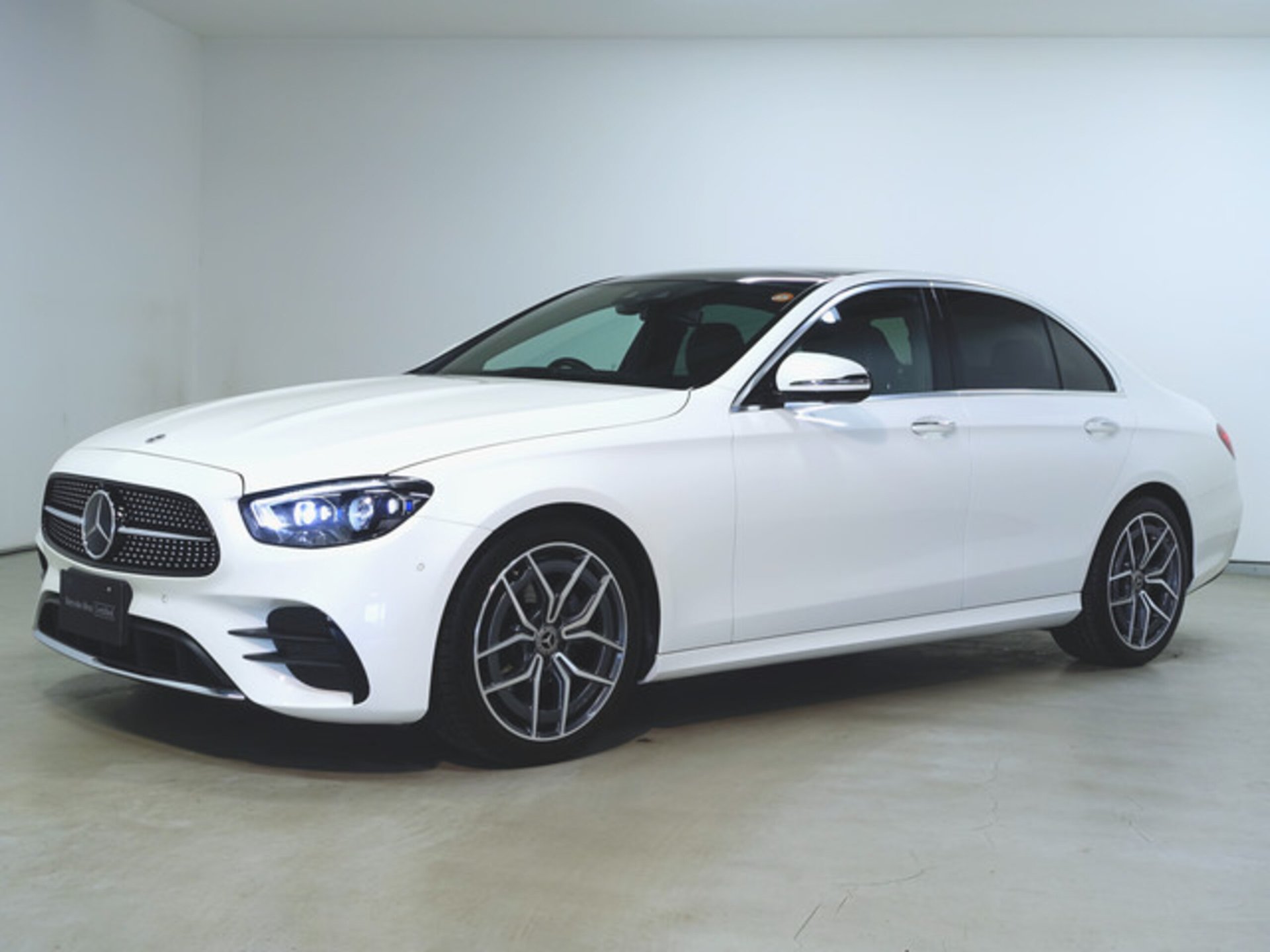 MERCEDES-BENZ E-CLASS - View 1