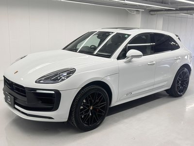 PORSCHE MACAN - 1