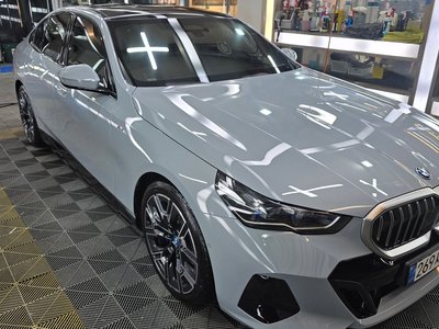 BMW 5 SERIES - 1