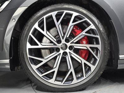 2025 AUDI S8 照片 6