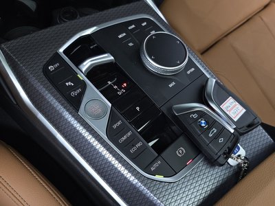 2025 BMW 3 SERIES 照片 9