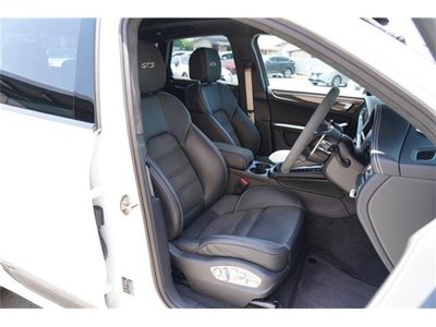 PORSCHE MACAN - 10