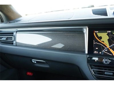 PORSCHE MACAN - 5