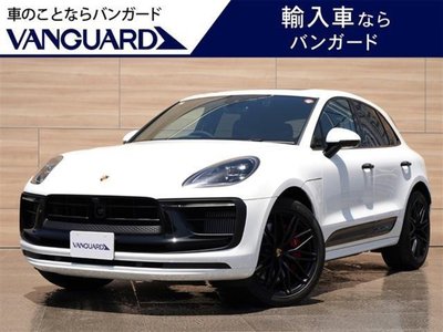 PORSCHE MACAN - 1