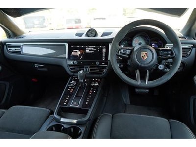 PORSCHE MACAN - 2