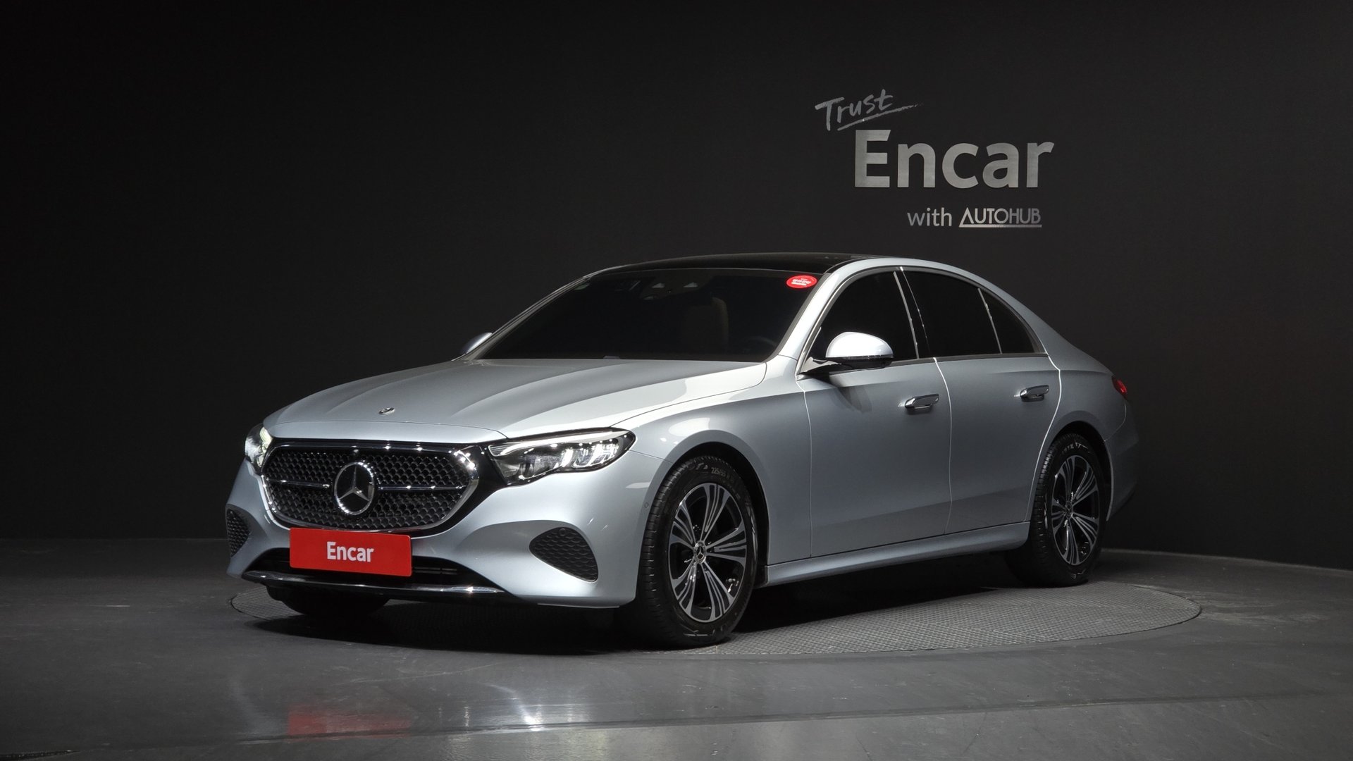 MERCEDES-BENZ E-CLASS - View 1