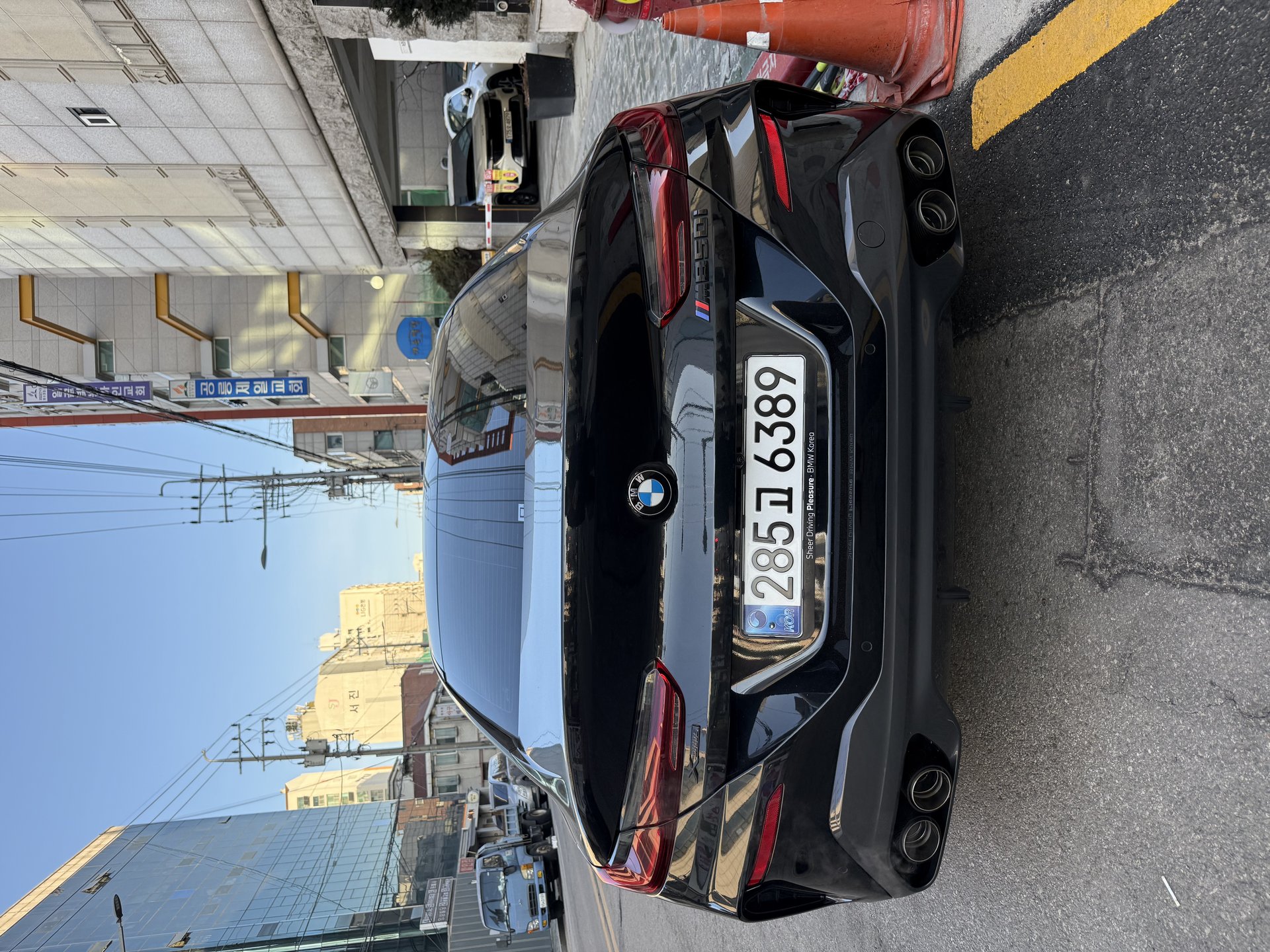 BMW 8 SERIES - View 1