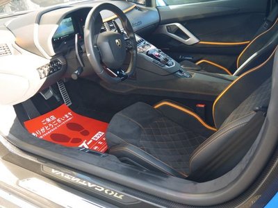 LAMBORGHINI AVENTADOR - 4