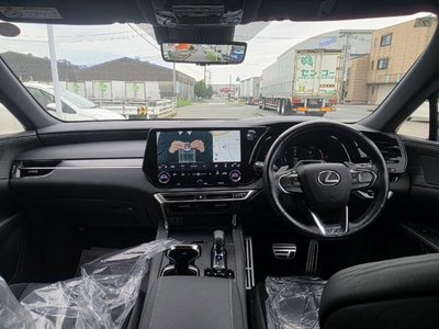 صورة 9 لـ 2023 Lexus RX