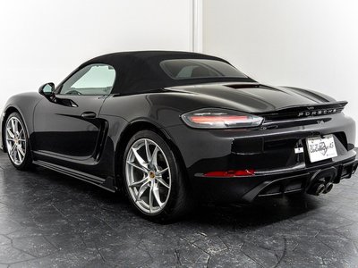 صورة 33 لـ 2016 Porsche 718