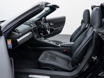 صورة 48 لـ 2016 Porsche 718