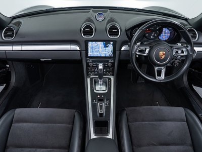 صورة 8 لـ 2016 Porsche 718