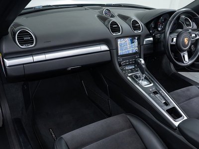 صورة 72 لـ 2016 Porsche 718