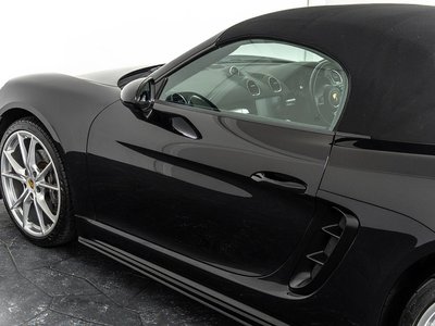 صورة 34 لـ 2016 Porsche 718