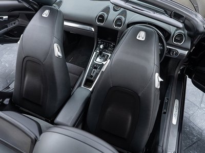 صورة 52 لـ 2016 Porsche 718