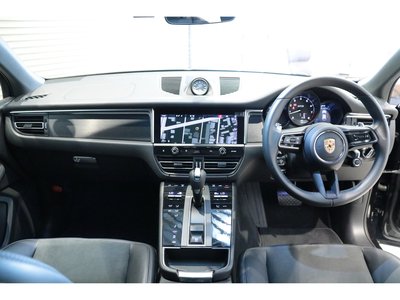 2022 Porsche MACAN photo 3