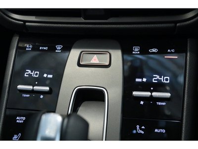 2022 Porsche MACAN thumbnail 37