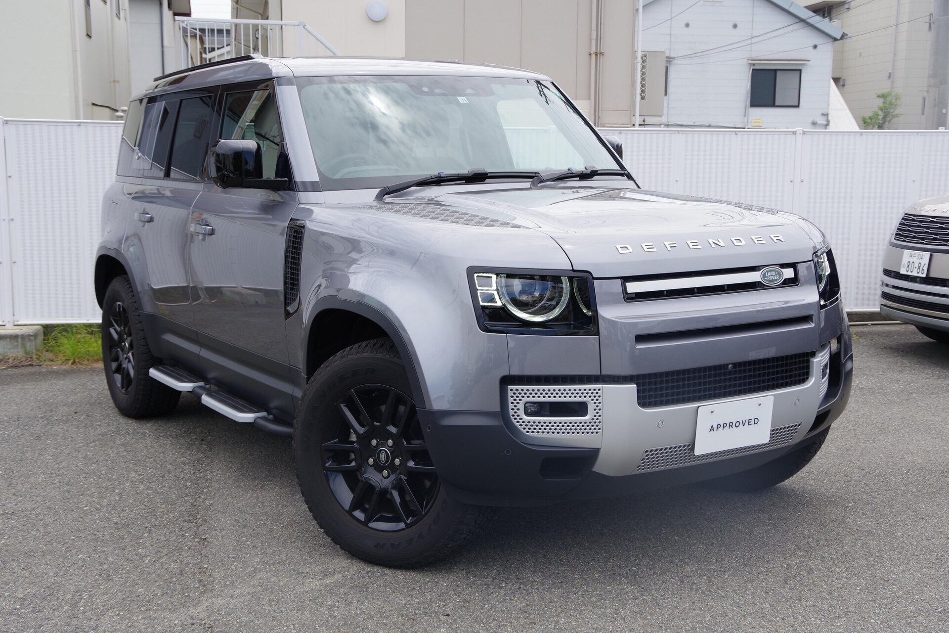 LAND ROVER DEFENDER - View 1