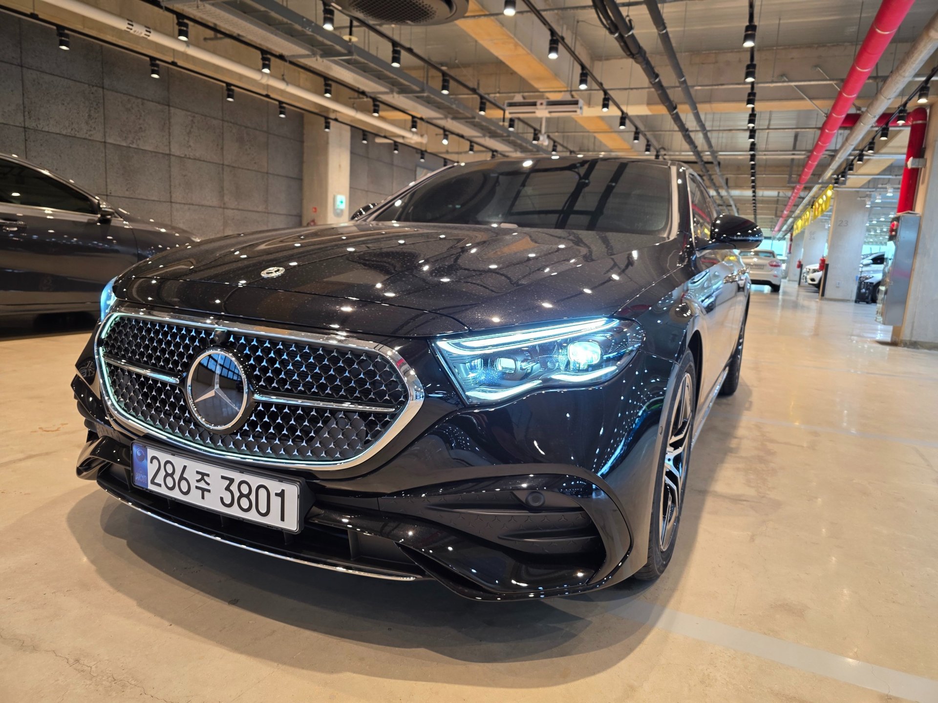 MERCEDES-BENZ E-CLASS - View 1