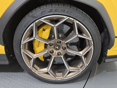 LAMBORGHINI URUS - 6