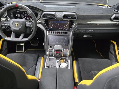 LAMBORGHINI URUS - 5