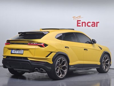 LAMBORGHINI URUS - 3