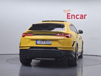 LAMBORGHINI URUS - 4