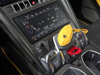 LAMBORGHINI URUS - 9