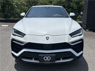 2019 Lamborghini URUS photo 2