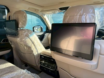 TOYOTA LAND CRUISER 300 - 8