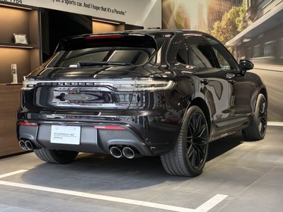 PORSCHE MACAN - 4