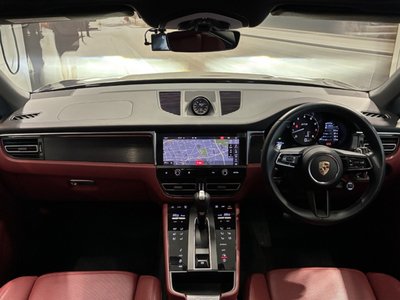 PORSCHE MACAN - 10
