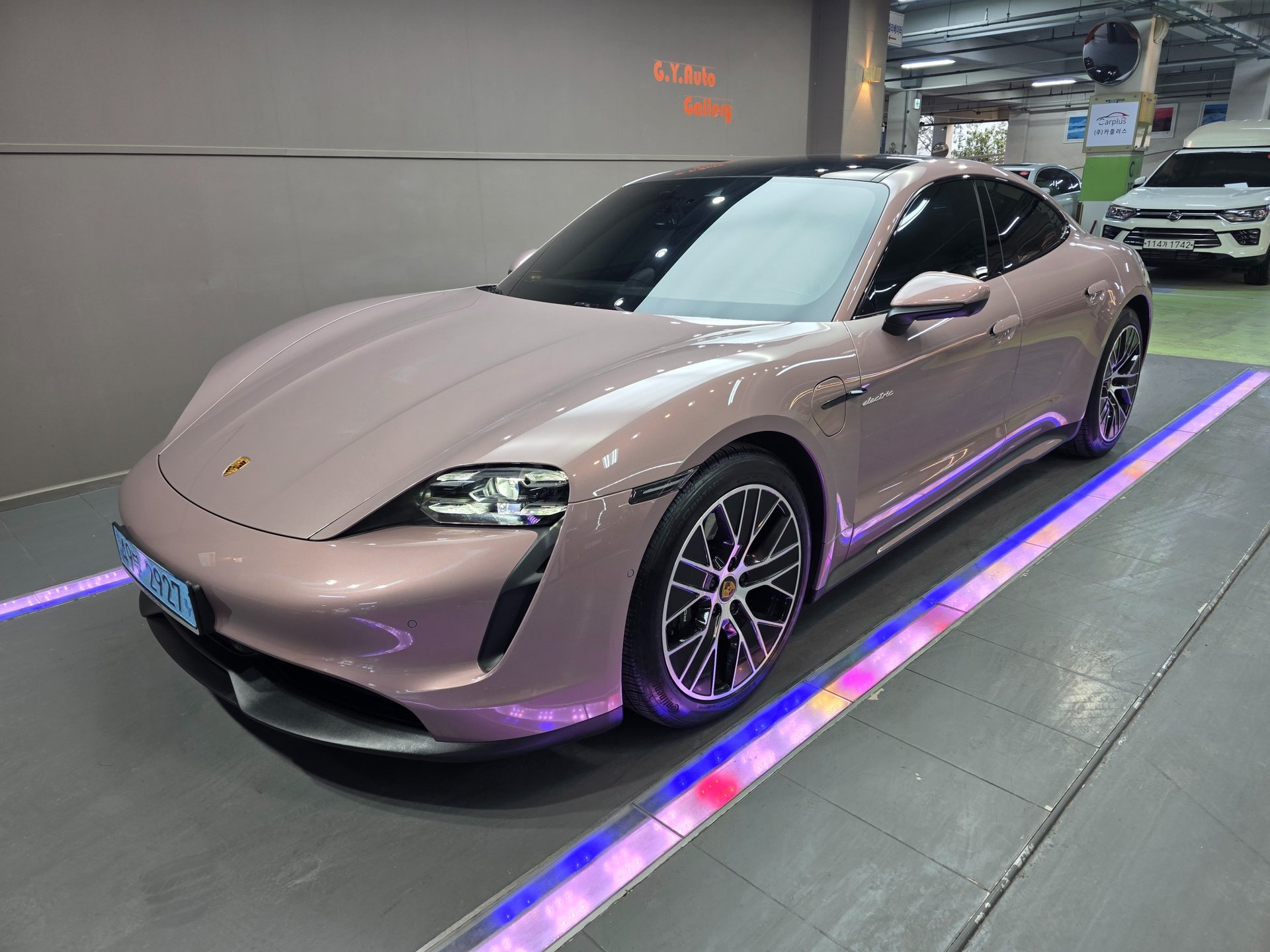 PORSCHE TAYCAN - View 1