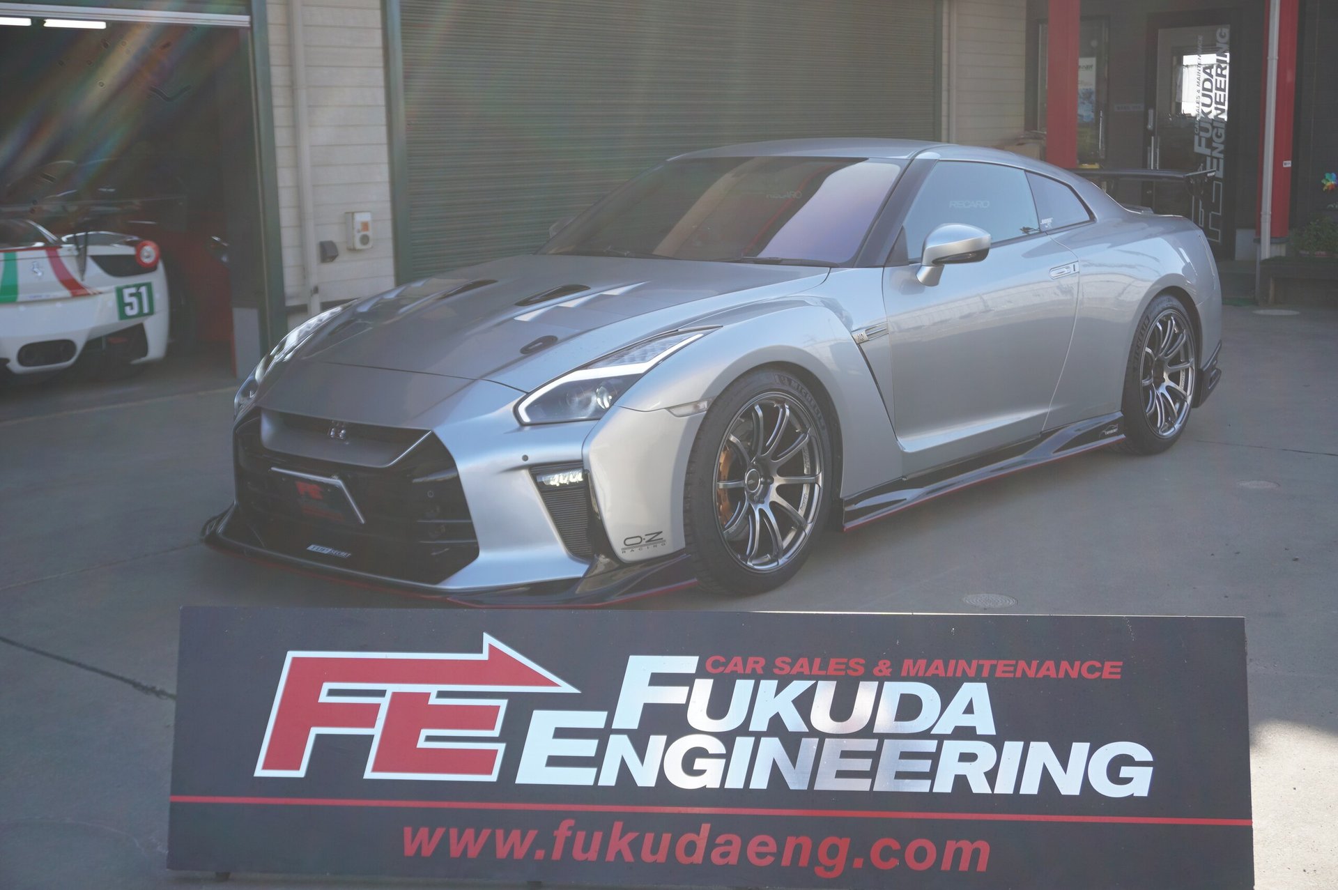 NISSAN GT-R - View 1