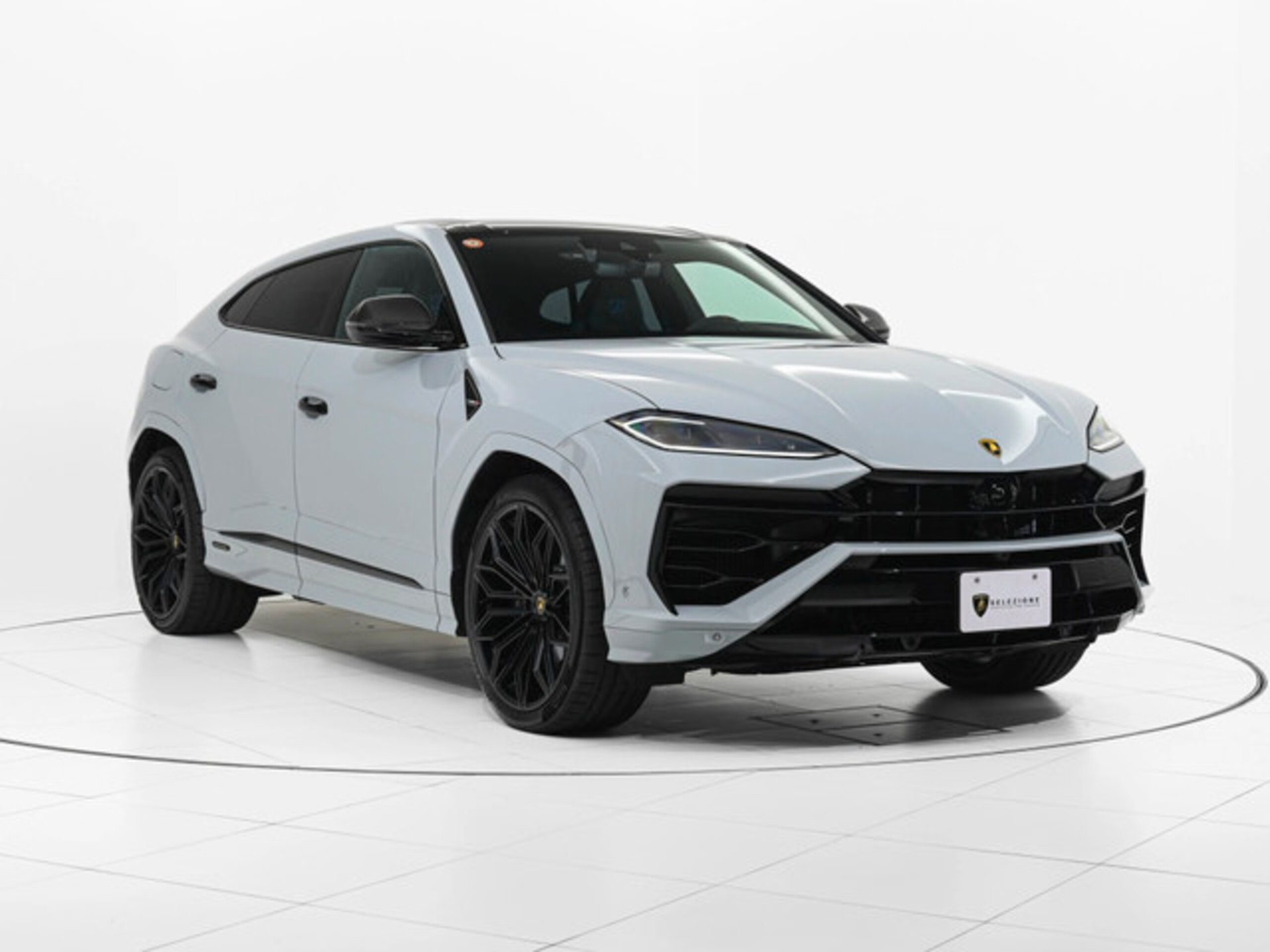 LAMBORGHINI URUS - View 1