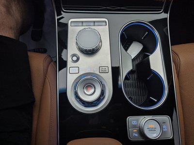 2024 Genesis GV80 thumbnail 13