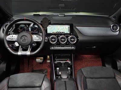 MERCEDES-BENZ GLA - 4