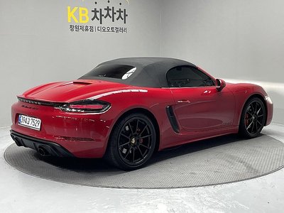 PORSCHE 718 BOXSTER - 4